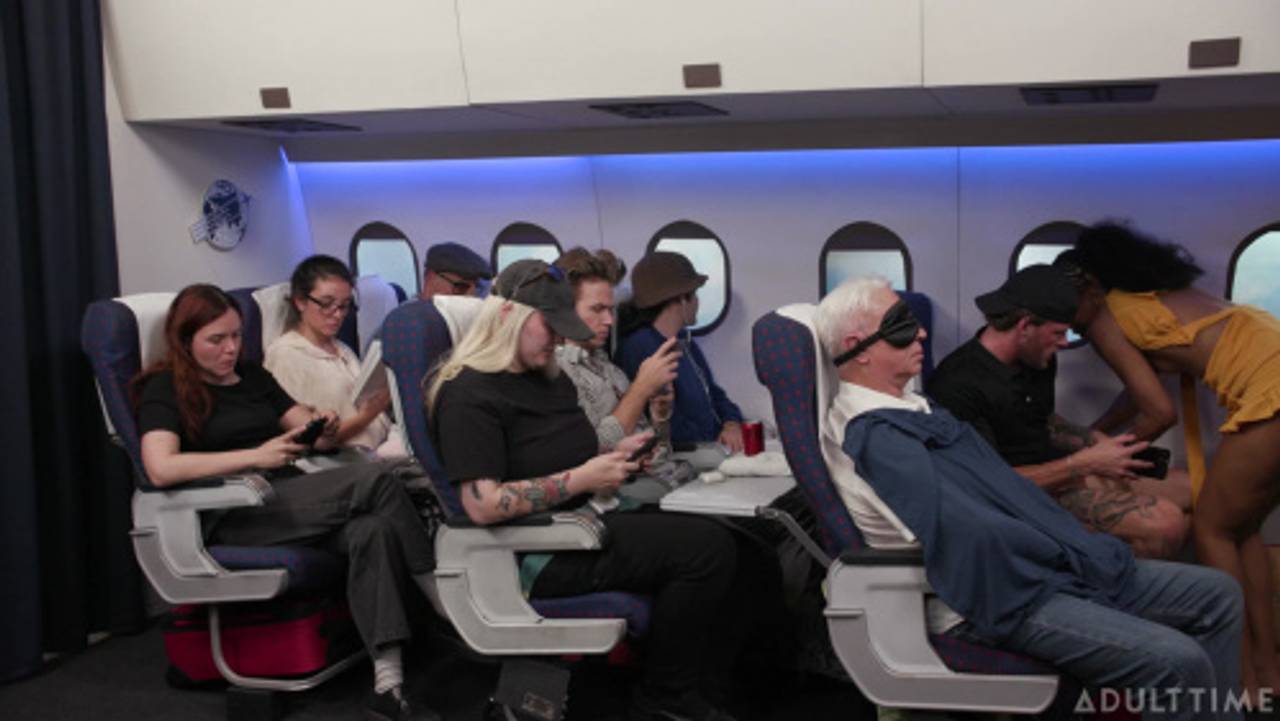 Oopsie 25 10 26 Olivia Jay Cum Fly With Me XXX 2160p MP4-VSEX [XC]