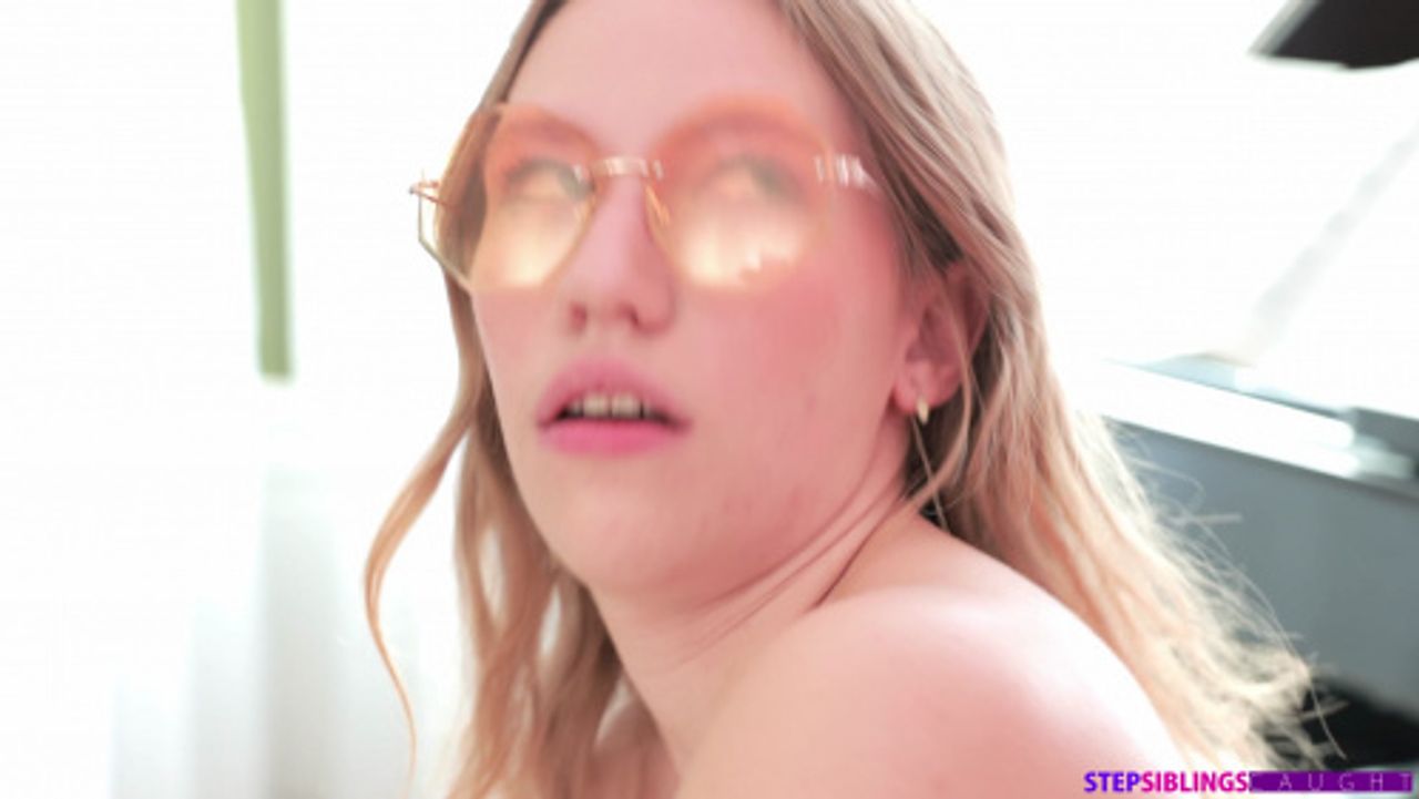 StepSiblingsCaught 25 12 08 Maya Sinn Getting My Clueless Stepbros Attention XXX 2160p MP4-WRB [XC]