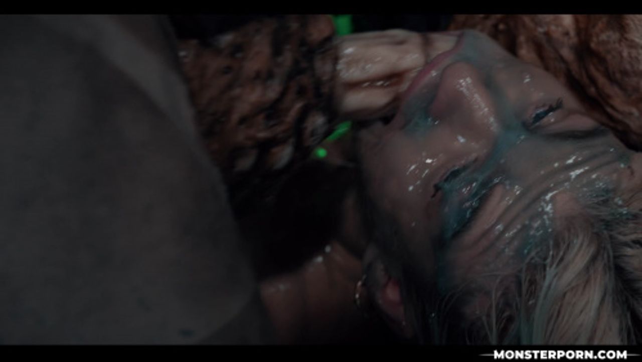 MonsterPorn 25 12 05 Charlotte Sins And Emma Rosie The Boner Who Bones XXX 2160p MP4-FETiSH [XC]