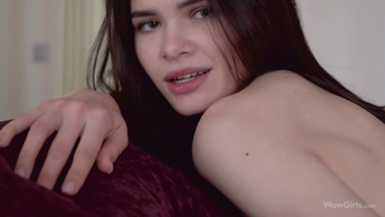 WowGirls 21 06 07 Kinsley White Young Lady XXX 2160p MP4-NBQ [XC]