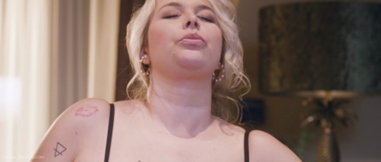 FrolicMe 26 05 02 Nikky Dream Booty Call XXX 2160p MP4-WRB [XC]